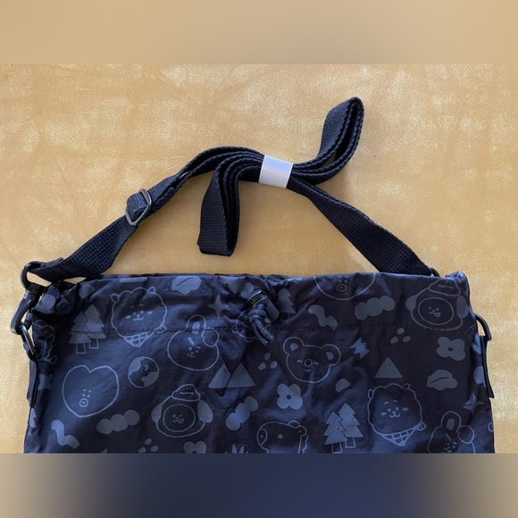 BT21 Linefriends Green Planet Pattern Shoulder Bag - Picture 4 of 6